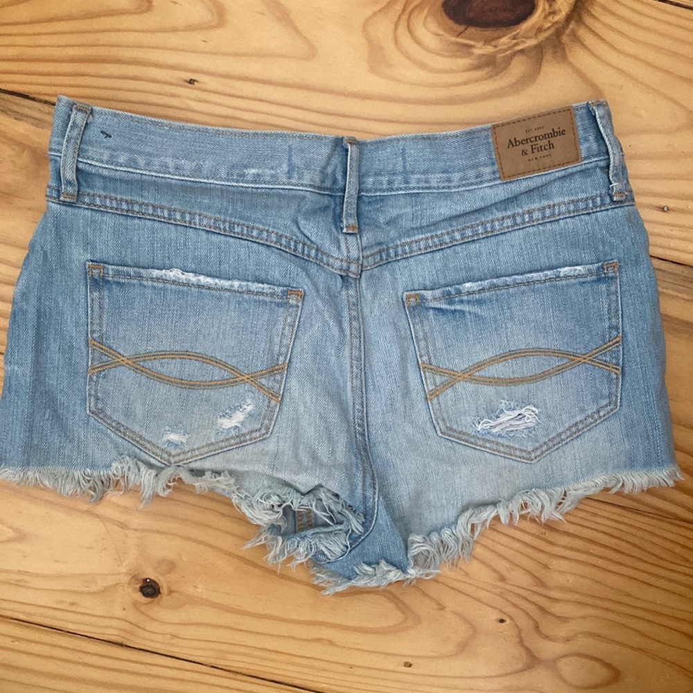 Super cute short short Abercrombie distressed light wash jean shorts